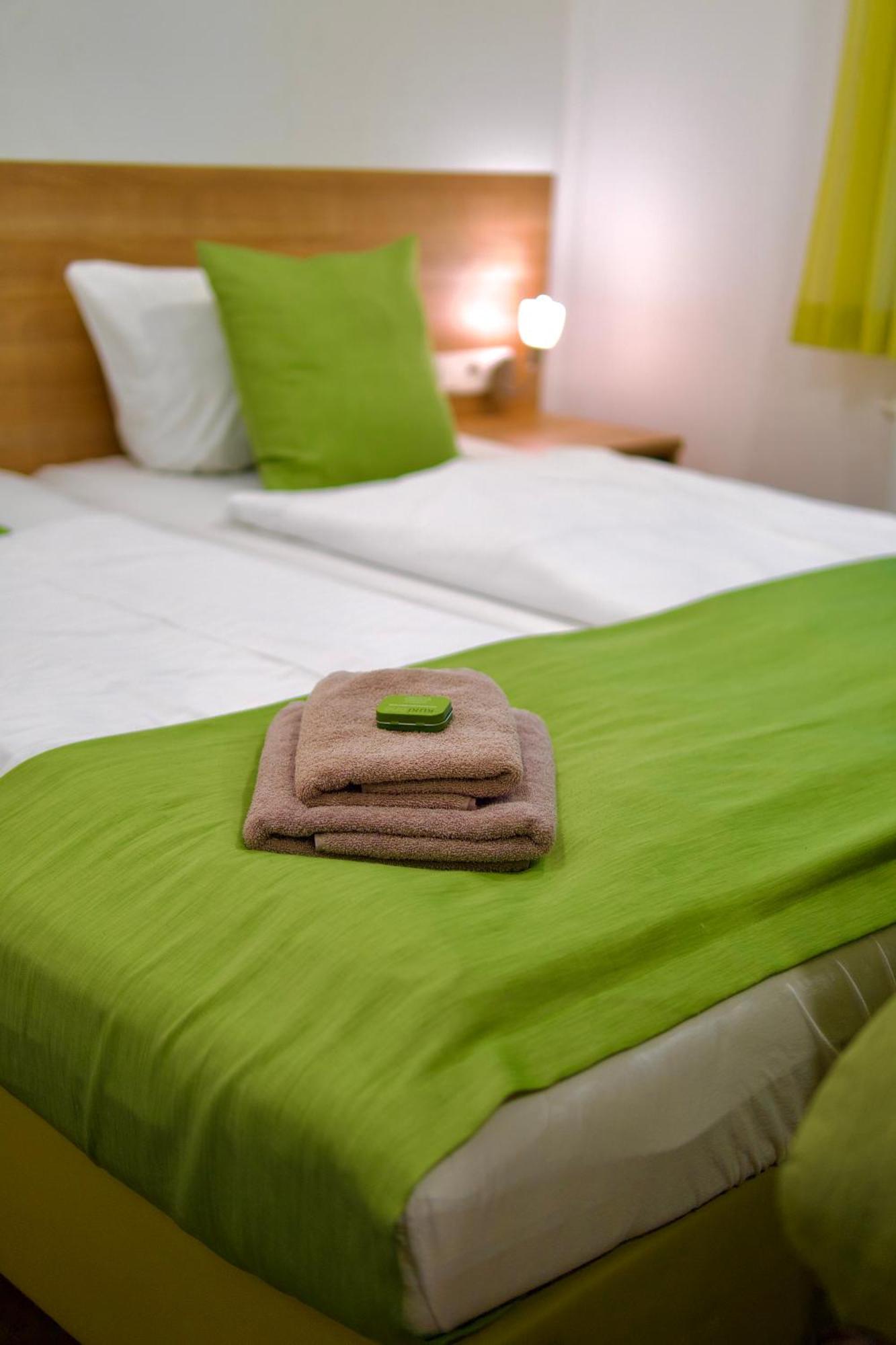 Bed & Breakfast Outlet Hotel Dettingen an der Erms Exteriér fotografie