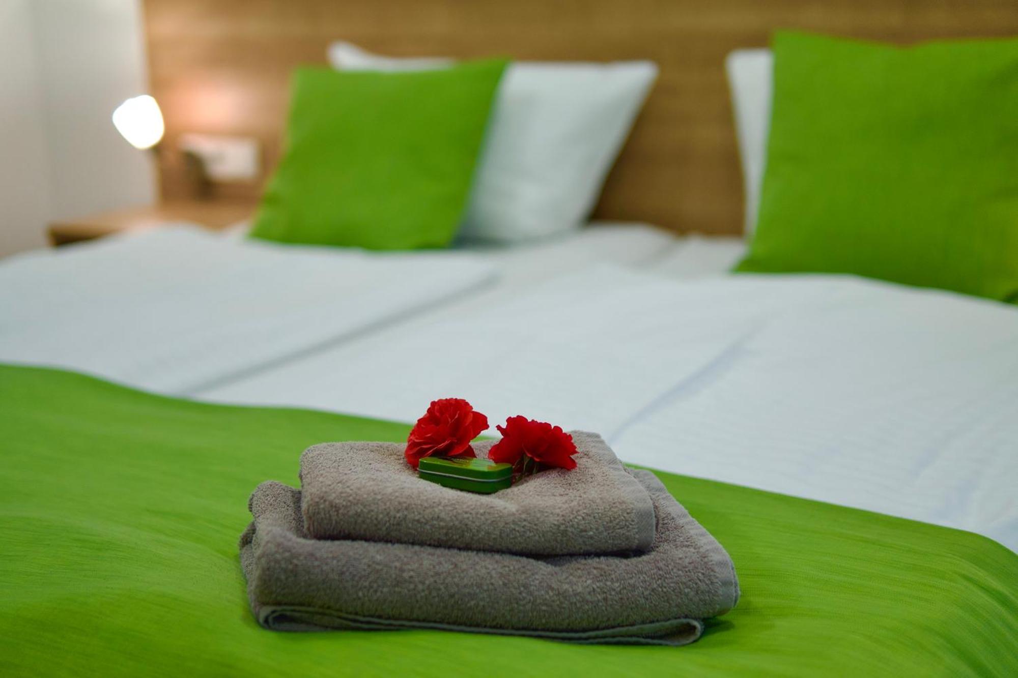 Bed & Breakfast Outlet Hotel Dettingen an der Erms Exteriér fotografie