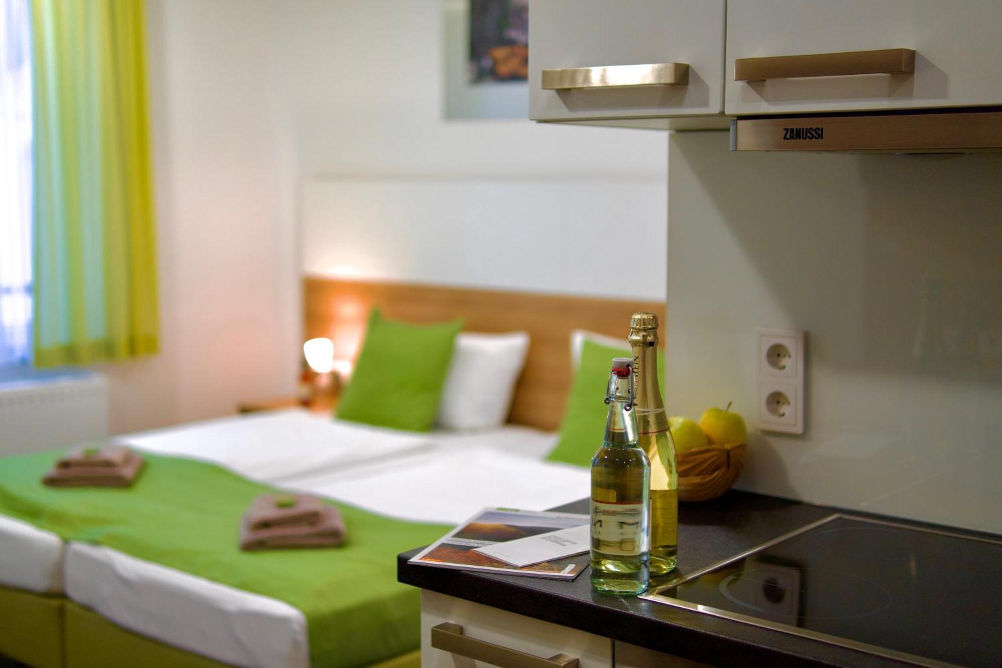 Bed & Breakfast Outlet Hotel Dettingen an der Erms Exteriér fotografie